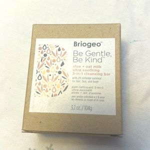 Briogeo Be Gentle, Be Kind Aloe + Oat Milk Ultra Soothing 3-in-1 Cleansing Bar